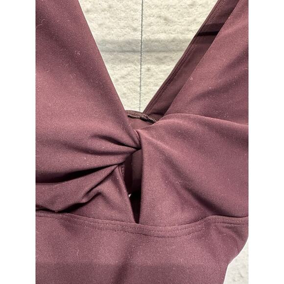 Old Navy Active Sports Bra Peek a boo Twist Front Comfort XS Soft - Picture 2 of 5